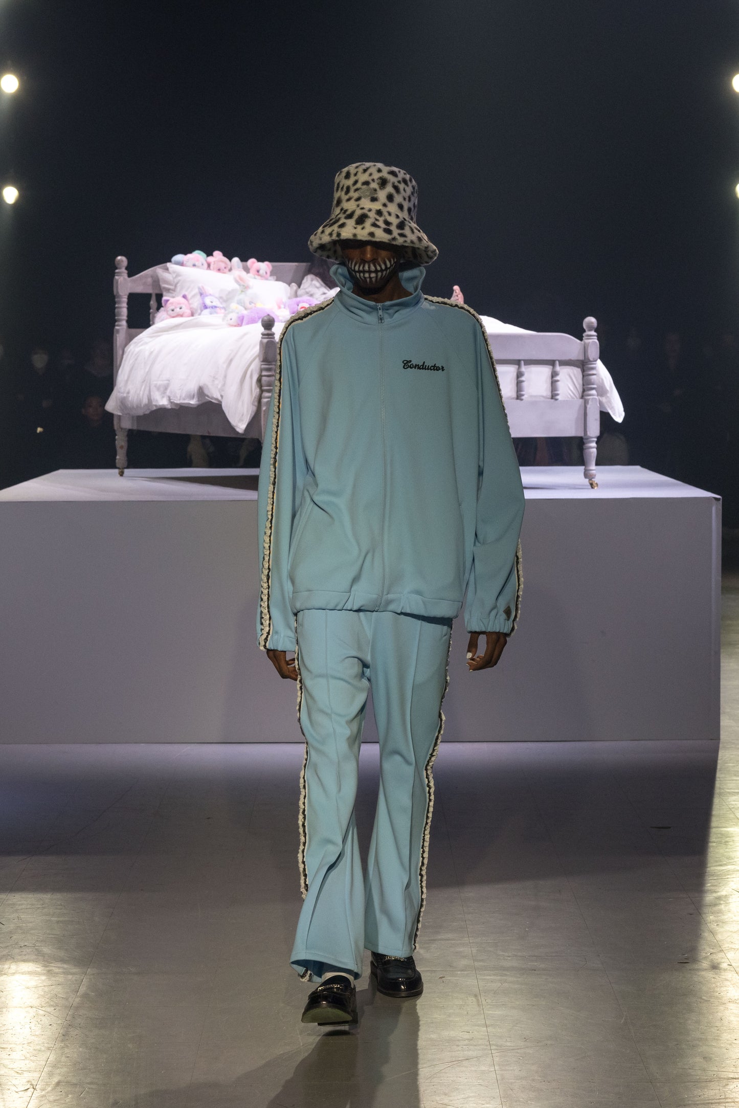 el conductorH CHEMICAL FUR BUCKET HAT