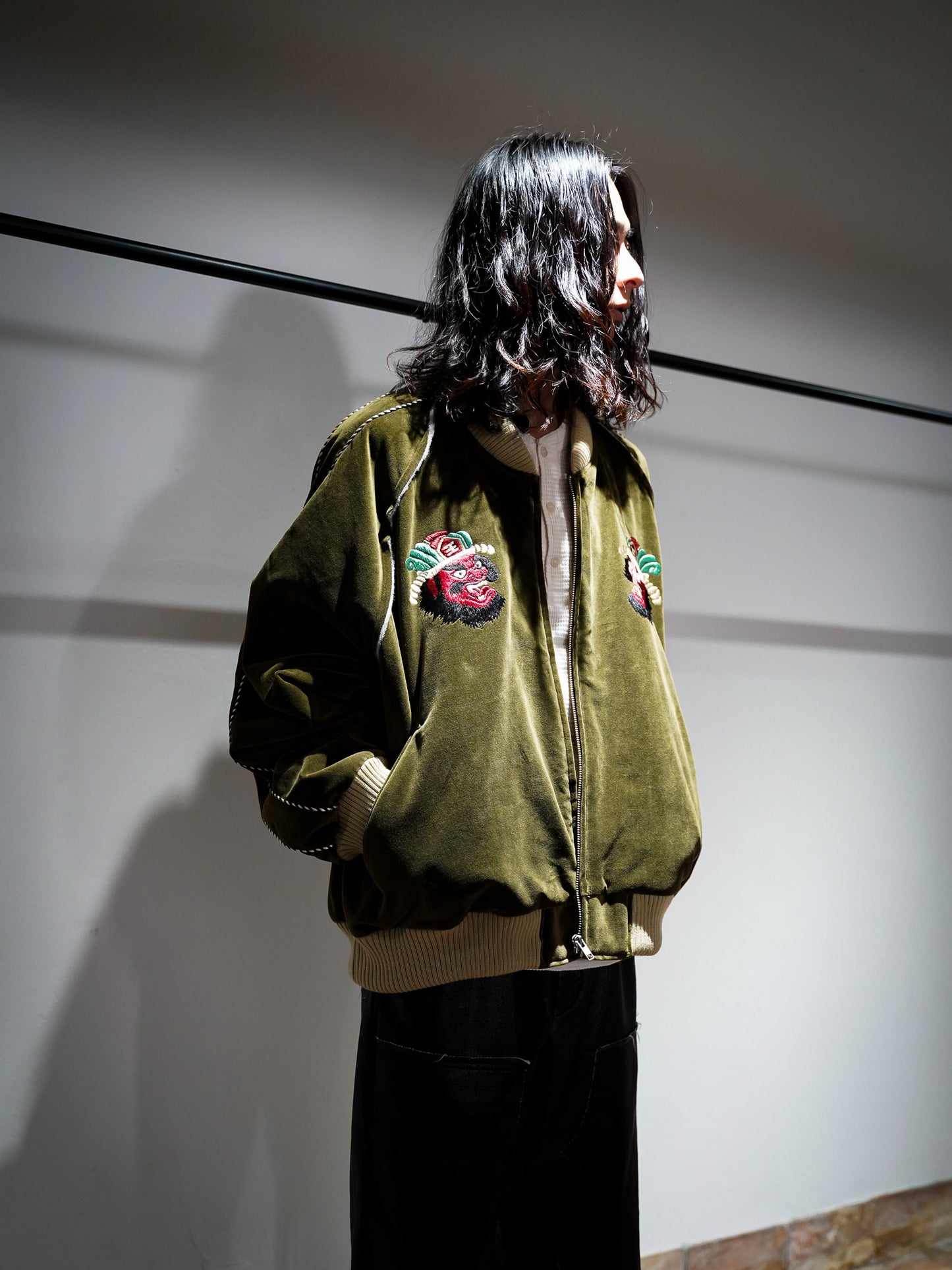 el conductorH VELVETEEN "YAMA KING" EMBROIDERED SOURVENIR JKT