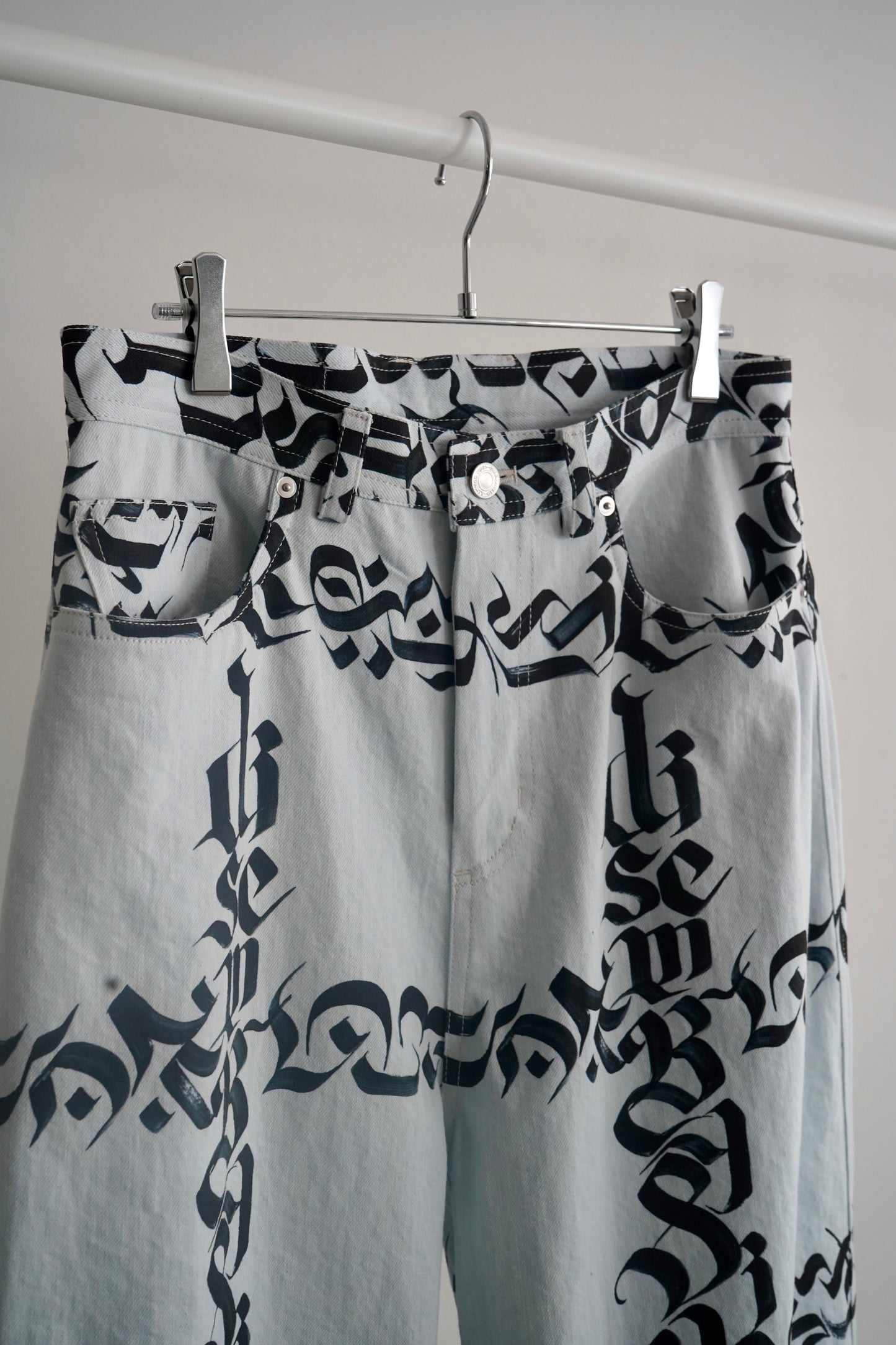 disemBySiiK Calligraphy Graphic Buggy Jeans