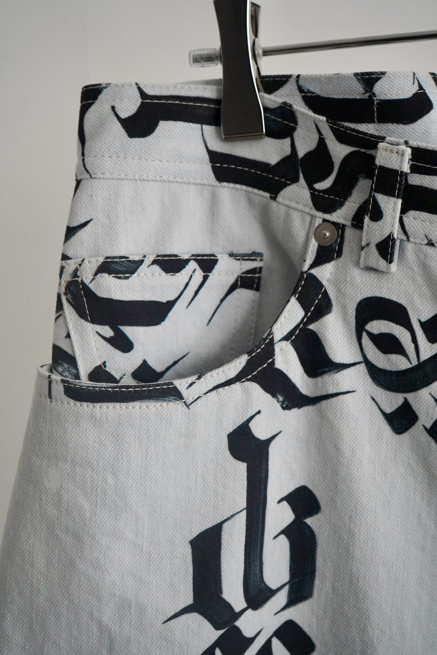 disemBySiiK Calligraphy Graphic Buggy Jeans