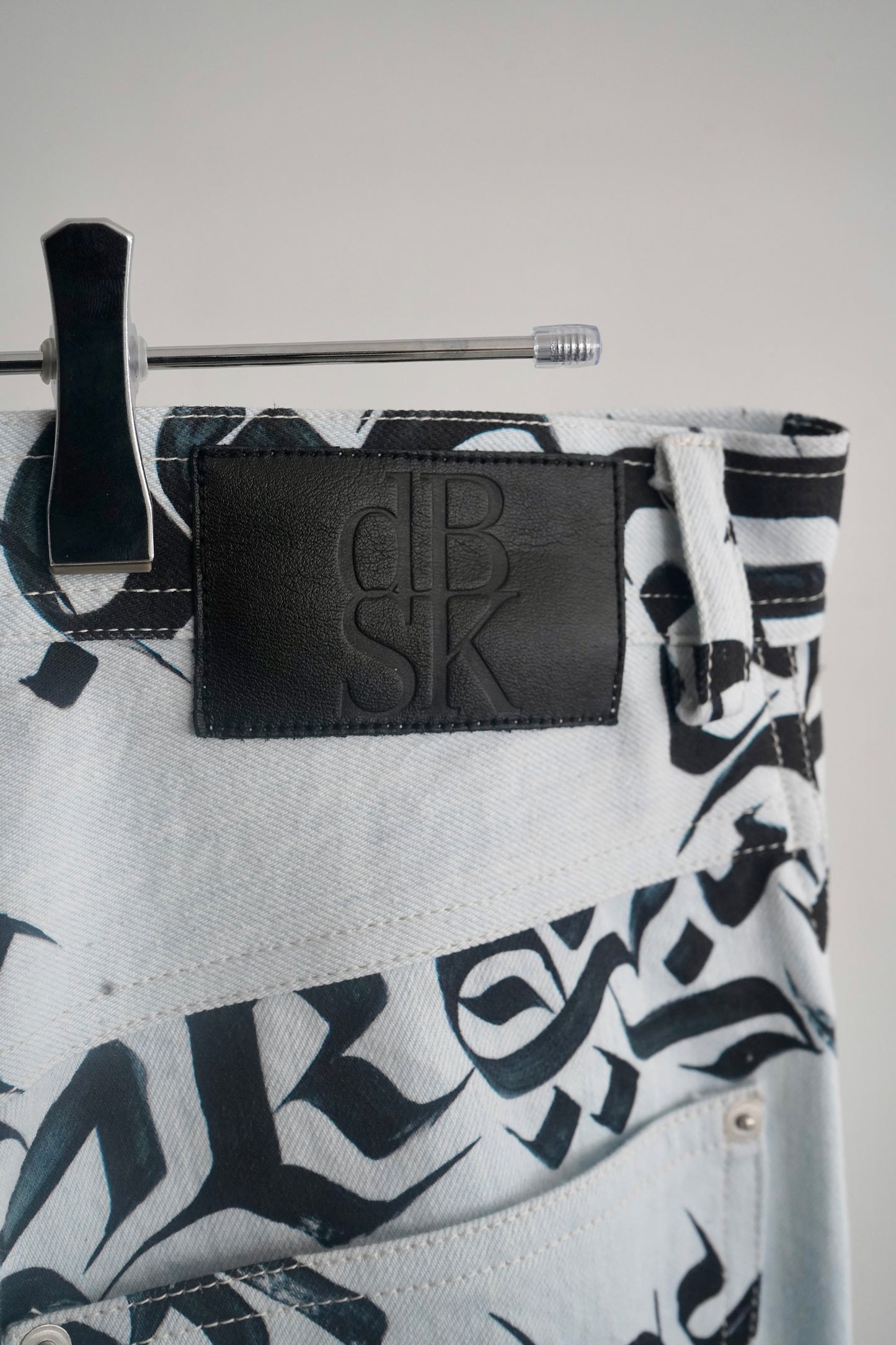 disemBySiiK Calligraphy Graphic Buggy Jeans