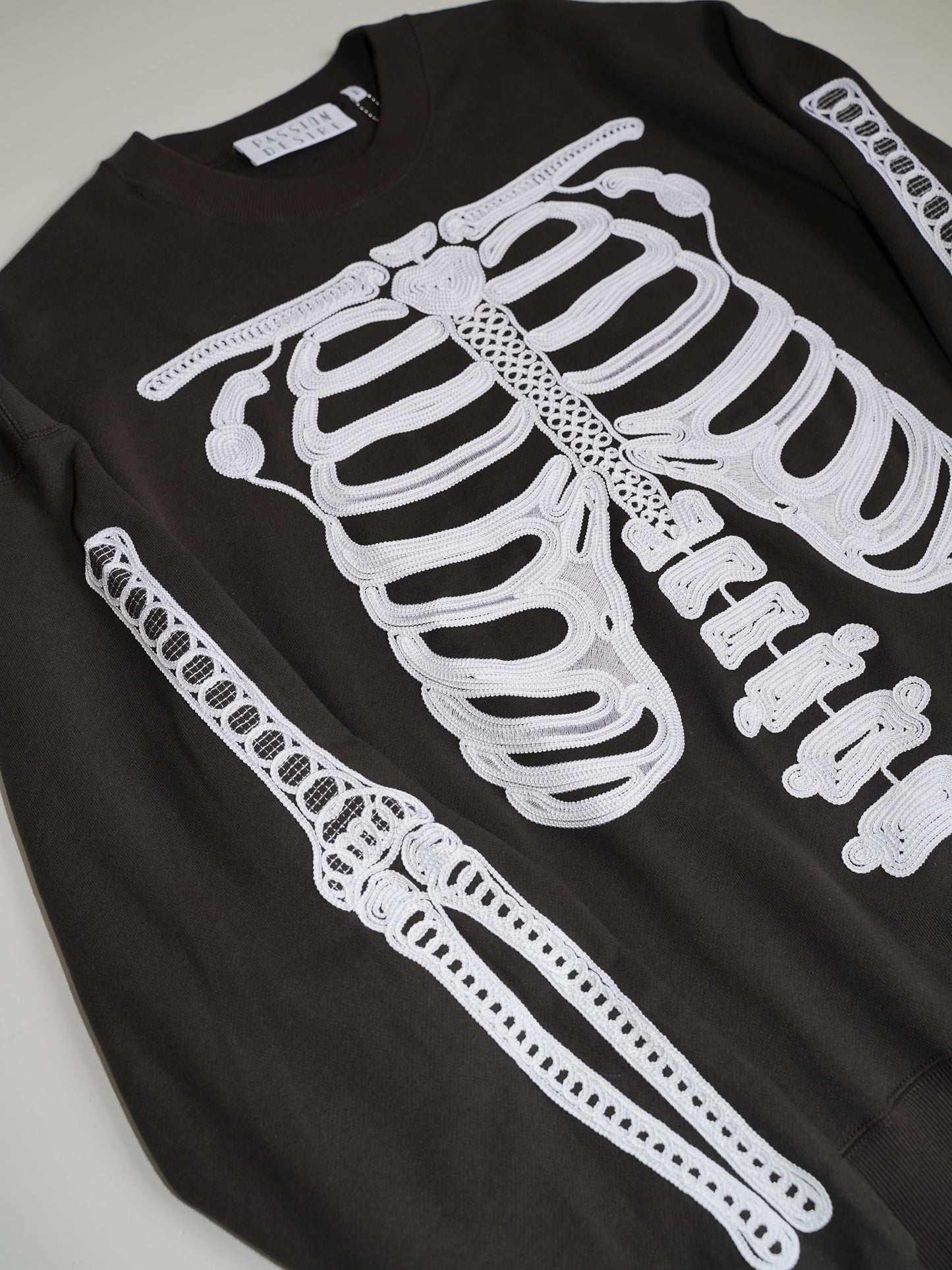 el conductorH CORD EMBROIDERED CREW NECK SWEATER 'BONES'