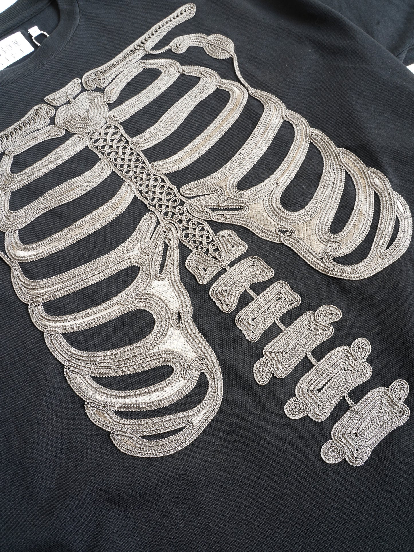 el conductorH CORD EMBROIDERED T-SHIRT "BONES"