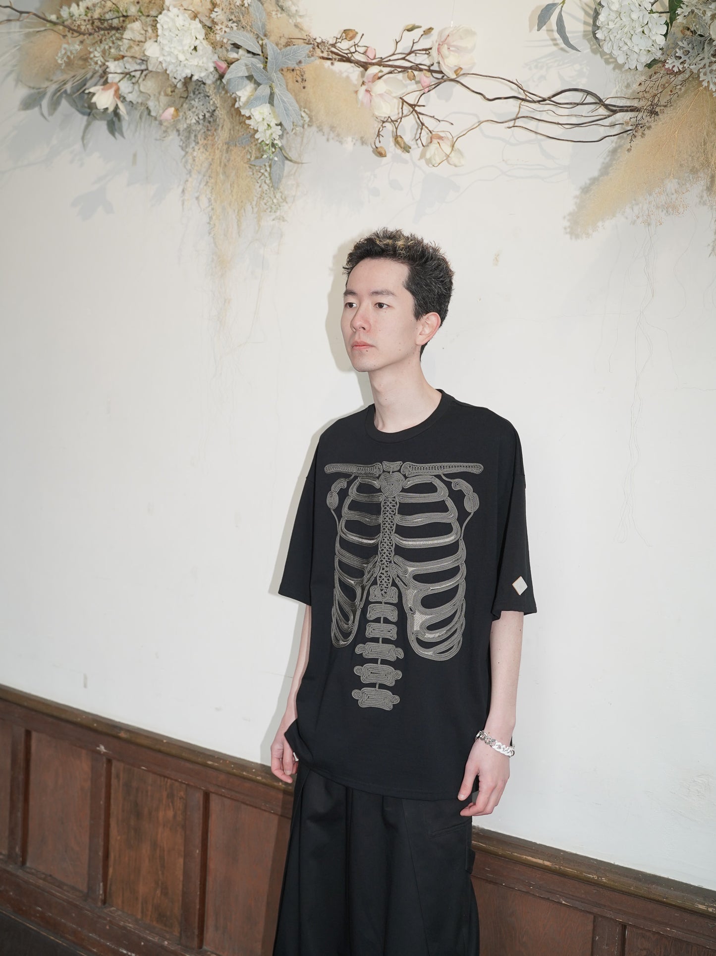 el conductorH CORD EMBROIDERED T-SHIRT "BONES"