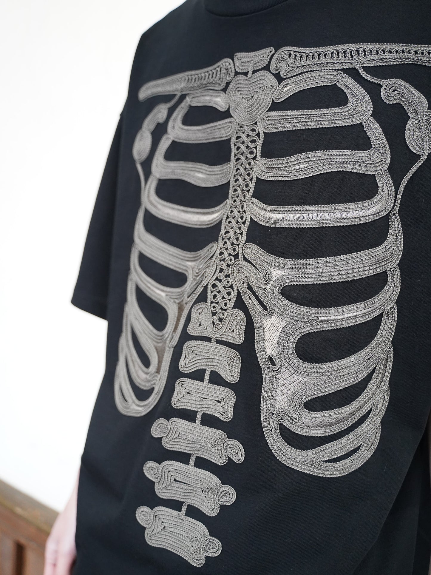 el conductorH CORD EMBROIDERED T-SHIRT "BONES"