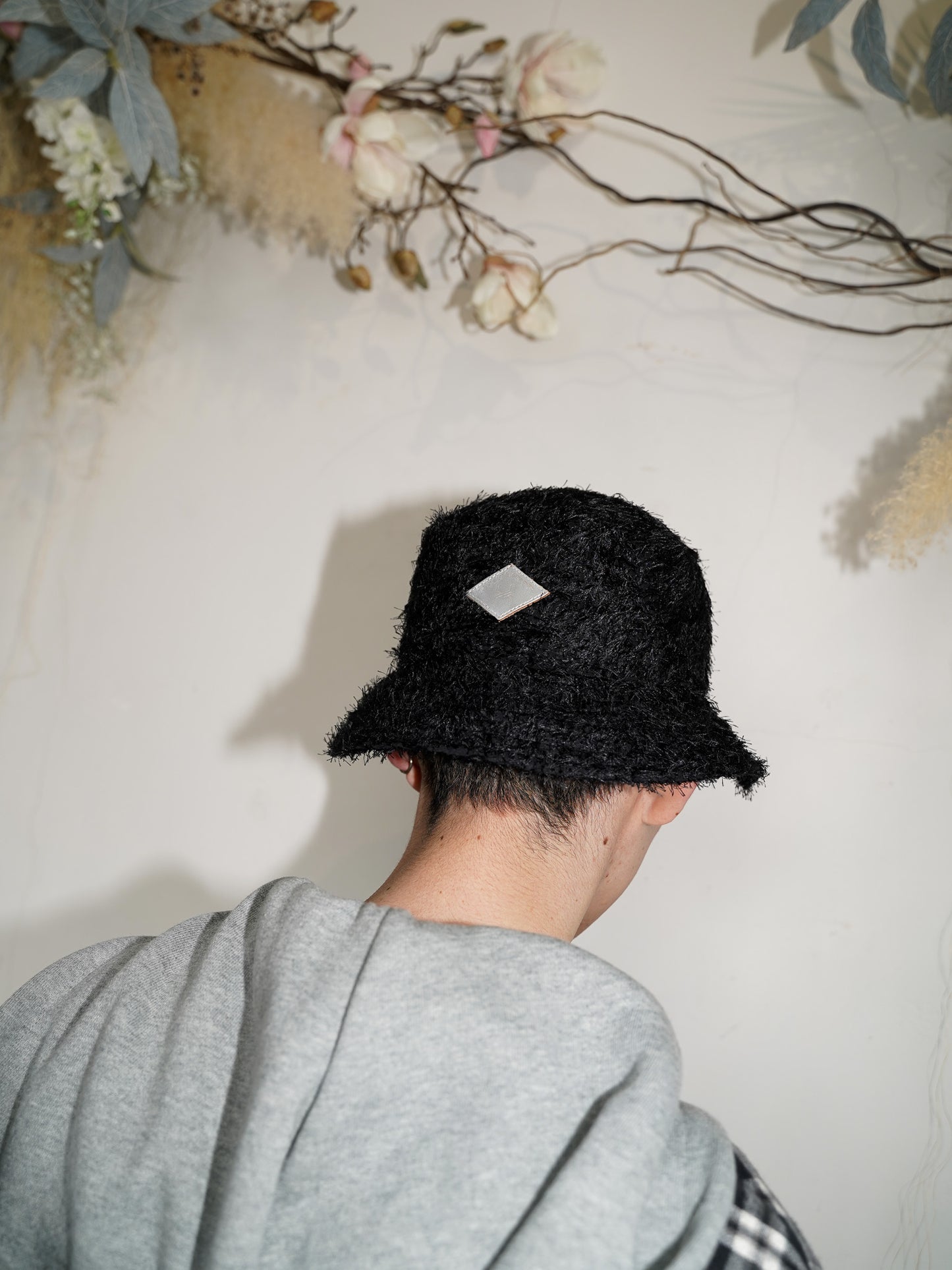 el conductorH SHAGGY MATERIALS BUCKET HAT