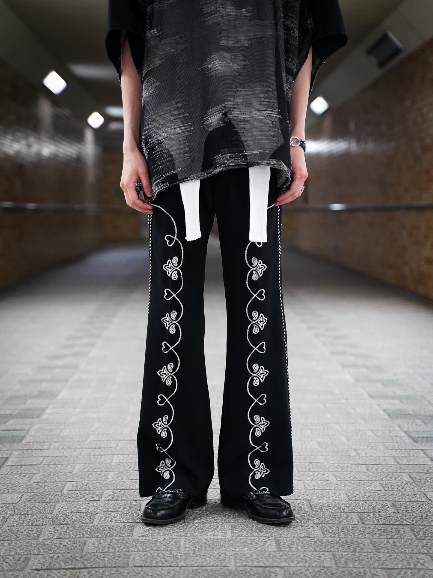 el conductorH HEART EMBROIDERED WESTERN TROUSERS