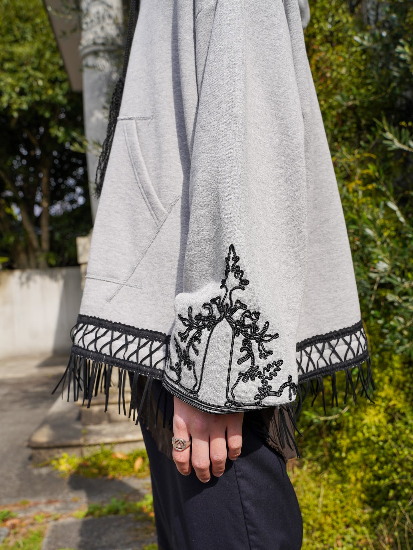 meagratia Embroidery wide hoodie