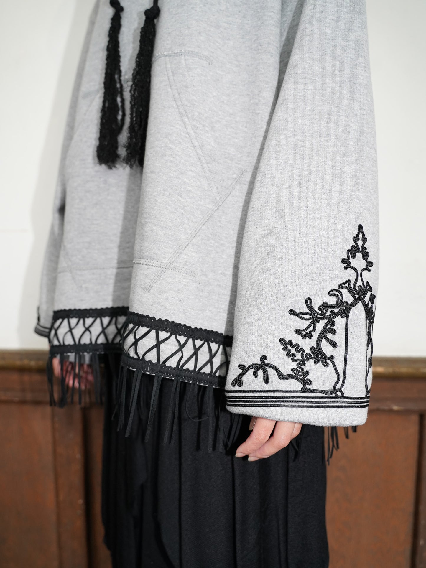 meagratia Embroidery wide hoodie