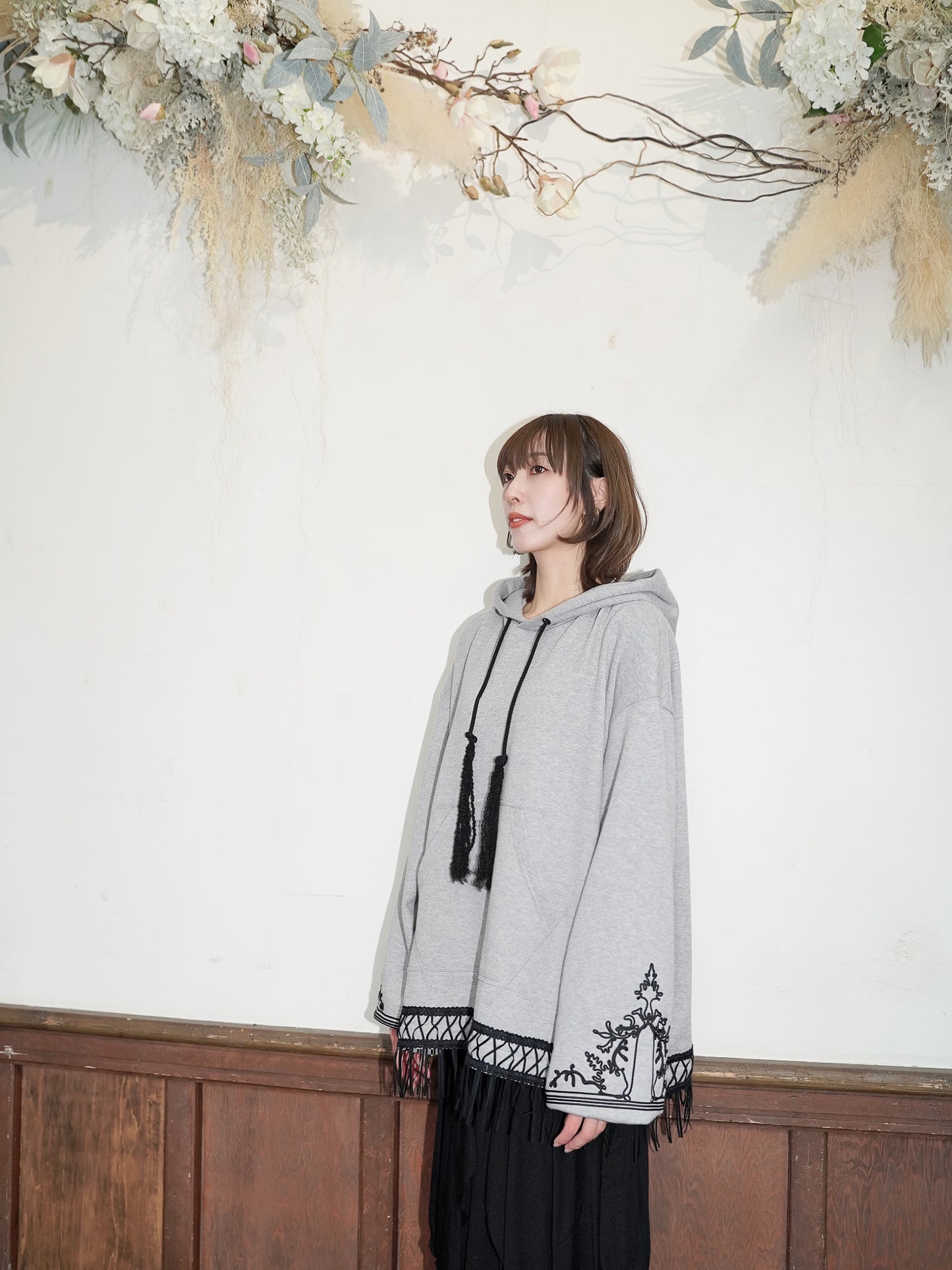 meagratia Embroidery wide hoodie