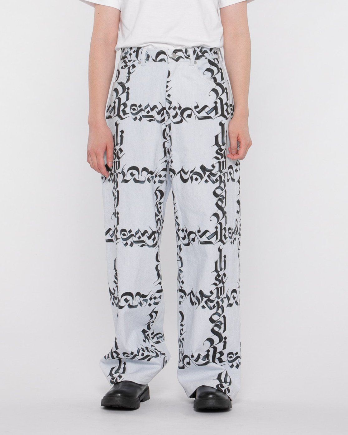 disemBySiiK Calligraphy Graphic Buggy Jeans