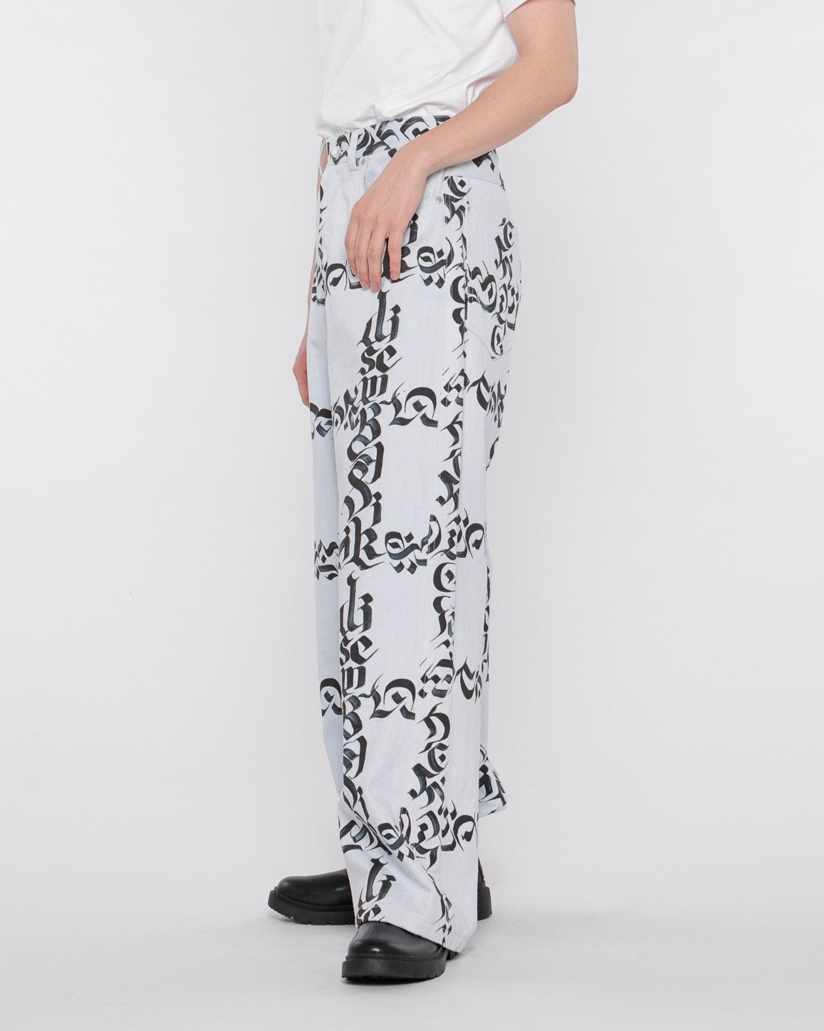 disemBySiiK Calligraphy Graphic Buggy Jeans