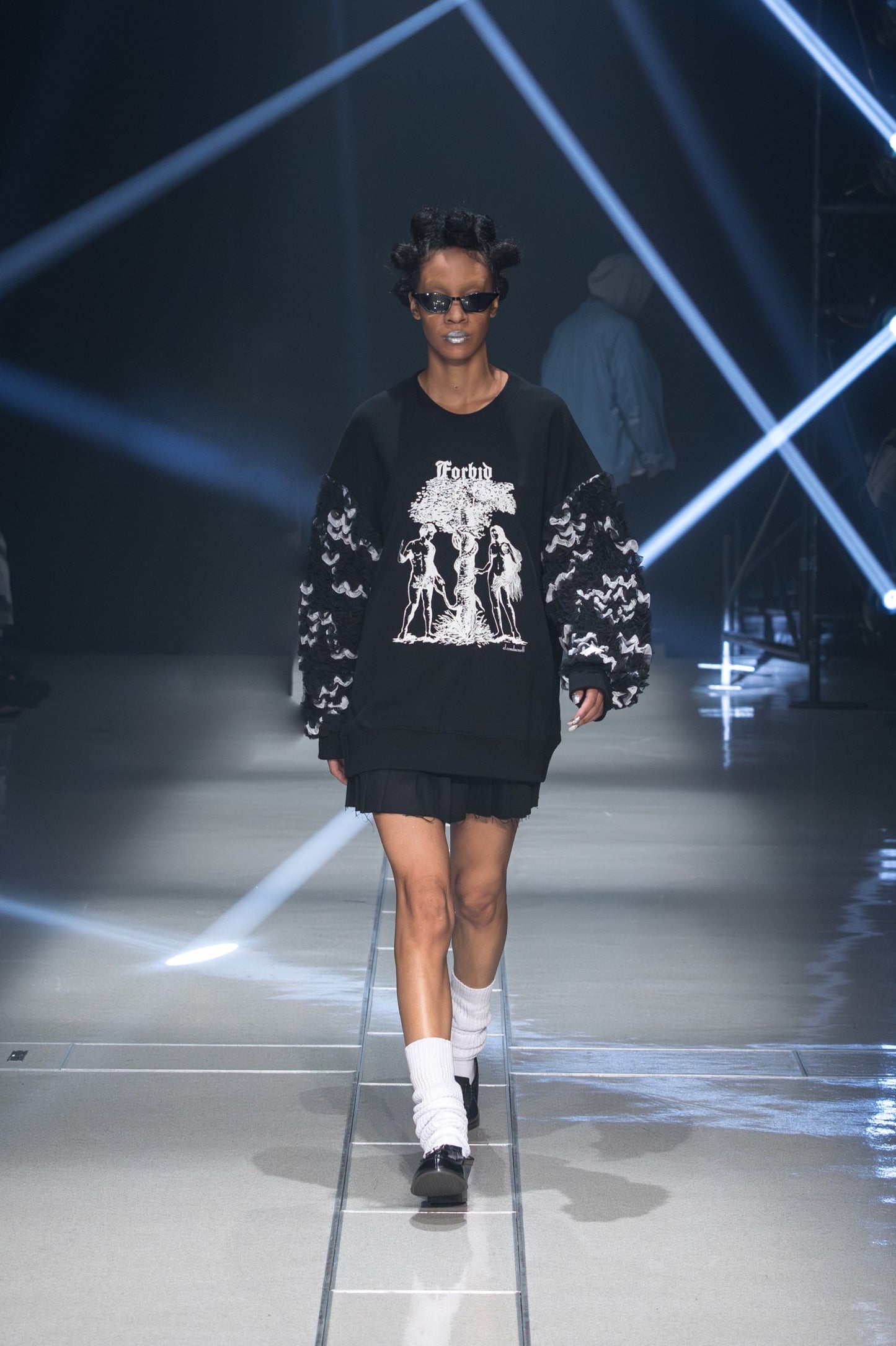 el conductorH BUBBLE FRILL SLEEVE CREW NECK SWEATER