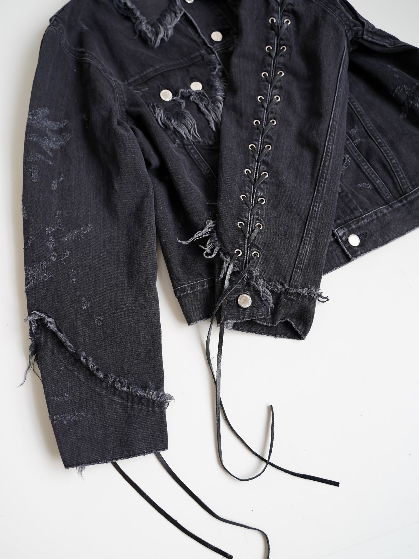 el conductorH LACE UP SLEEVE DISTRESSED JEAN JKT