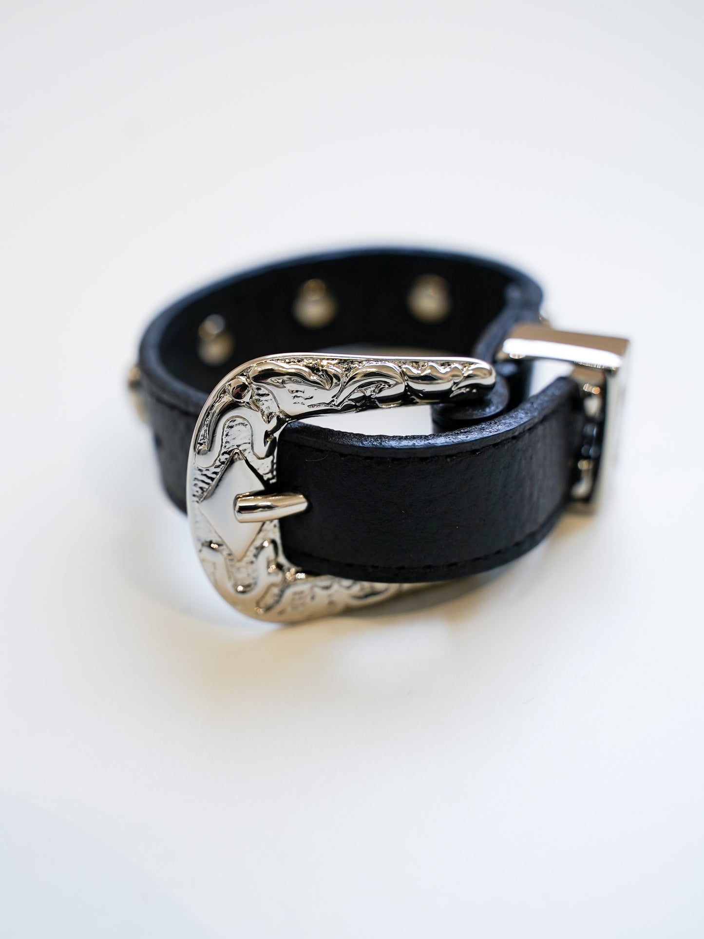 el conductorH HEART STUD  BRACELET