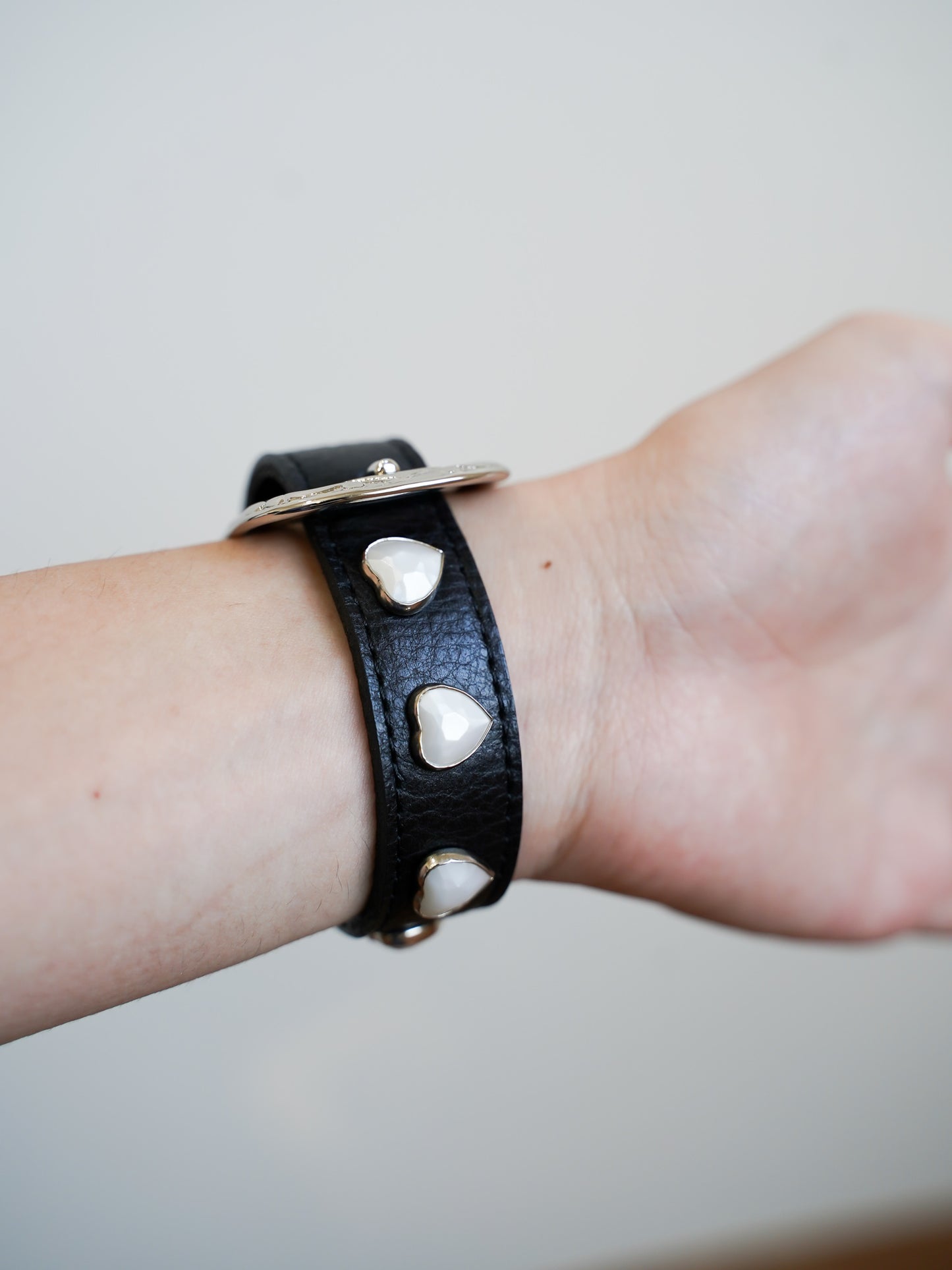 el conductorH HEART STUD  BRACELET