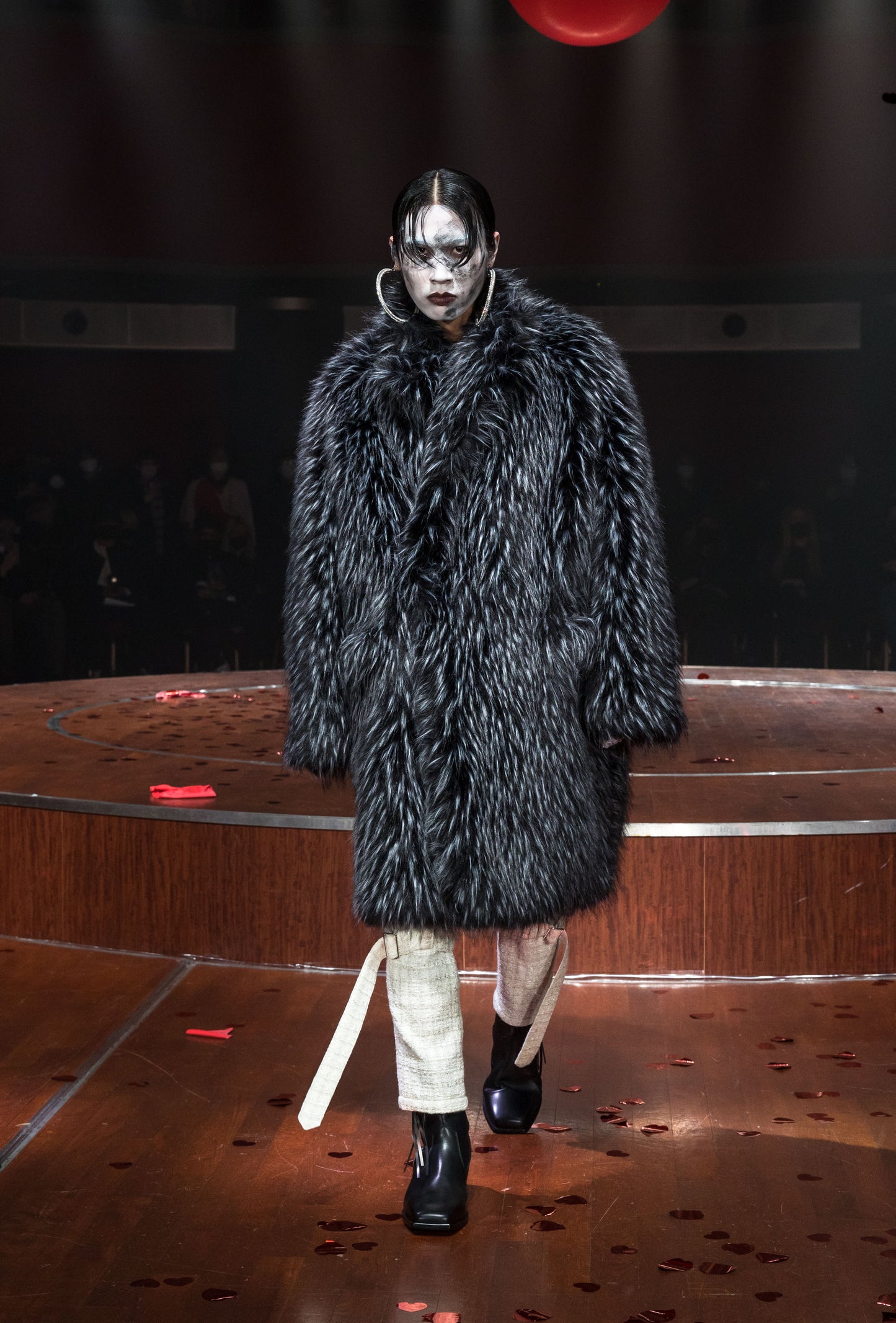 el conductorH YETI FUR COAT