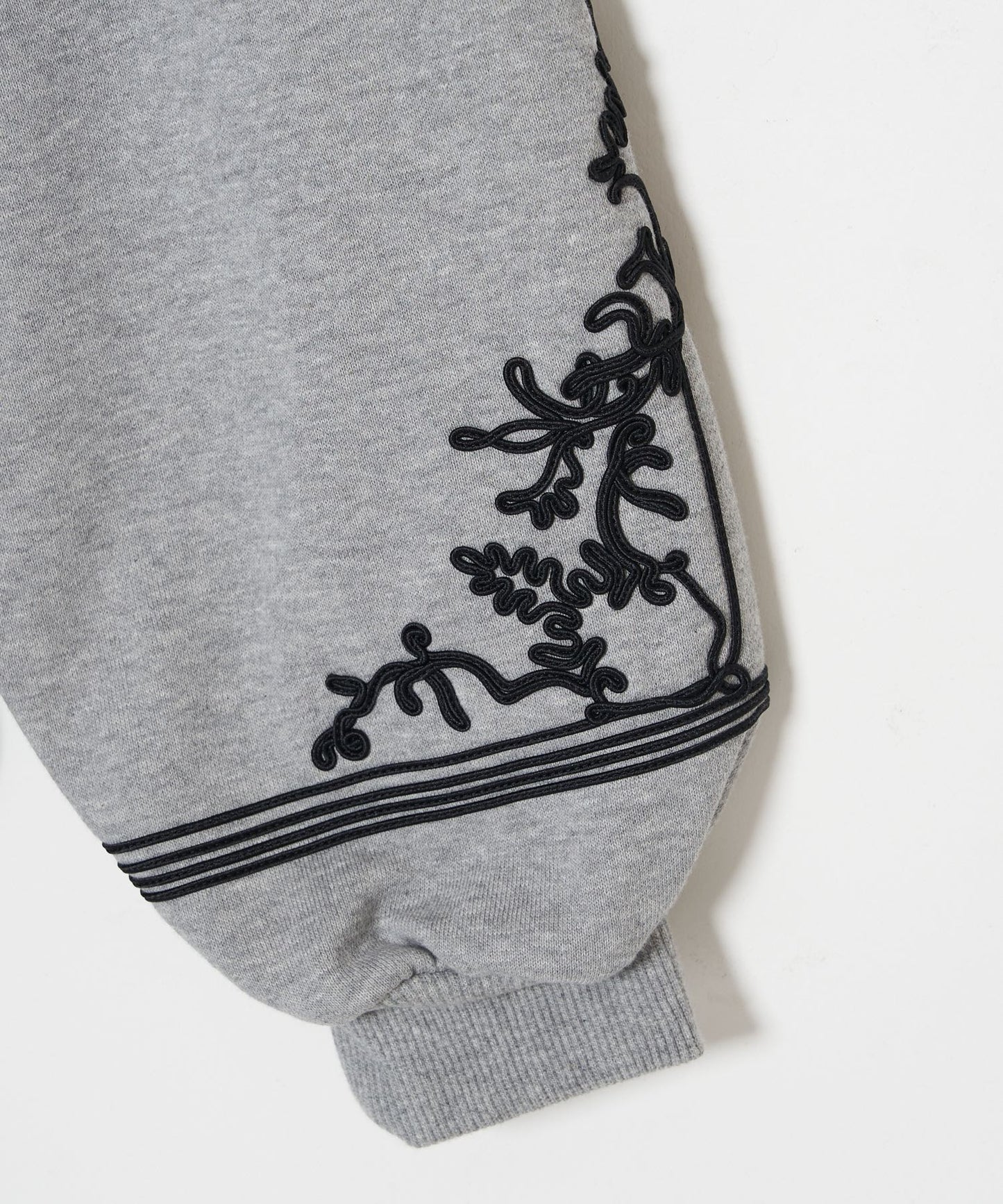 meagratia Embroidery wide hoodie
