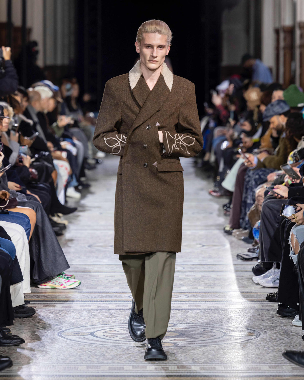 meagratia Macchino chester coat