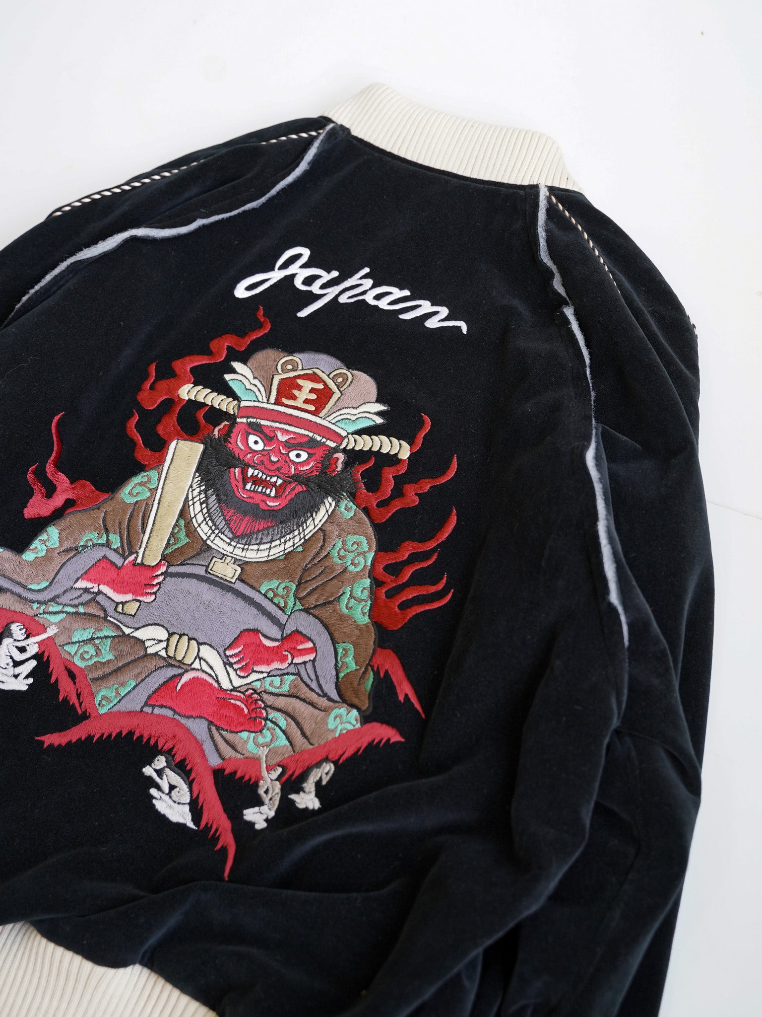 el conductorH VELVETEEN YAMA KING EMBROIDERED SOURVENIR JKT