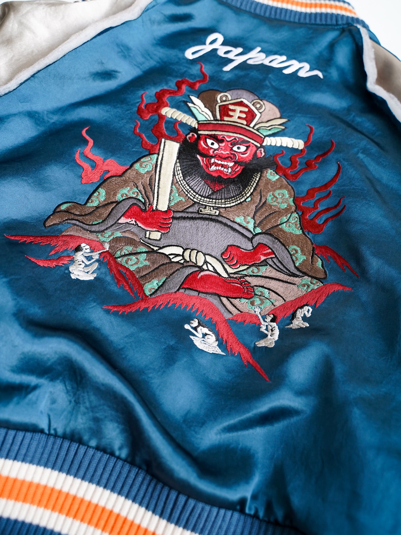 el conductorH CROPPED YAMA KING EMBROIDERED SOURVENIR JKT