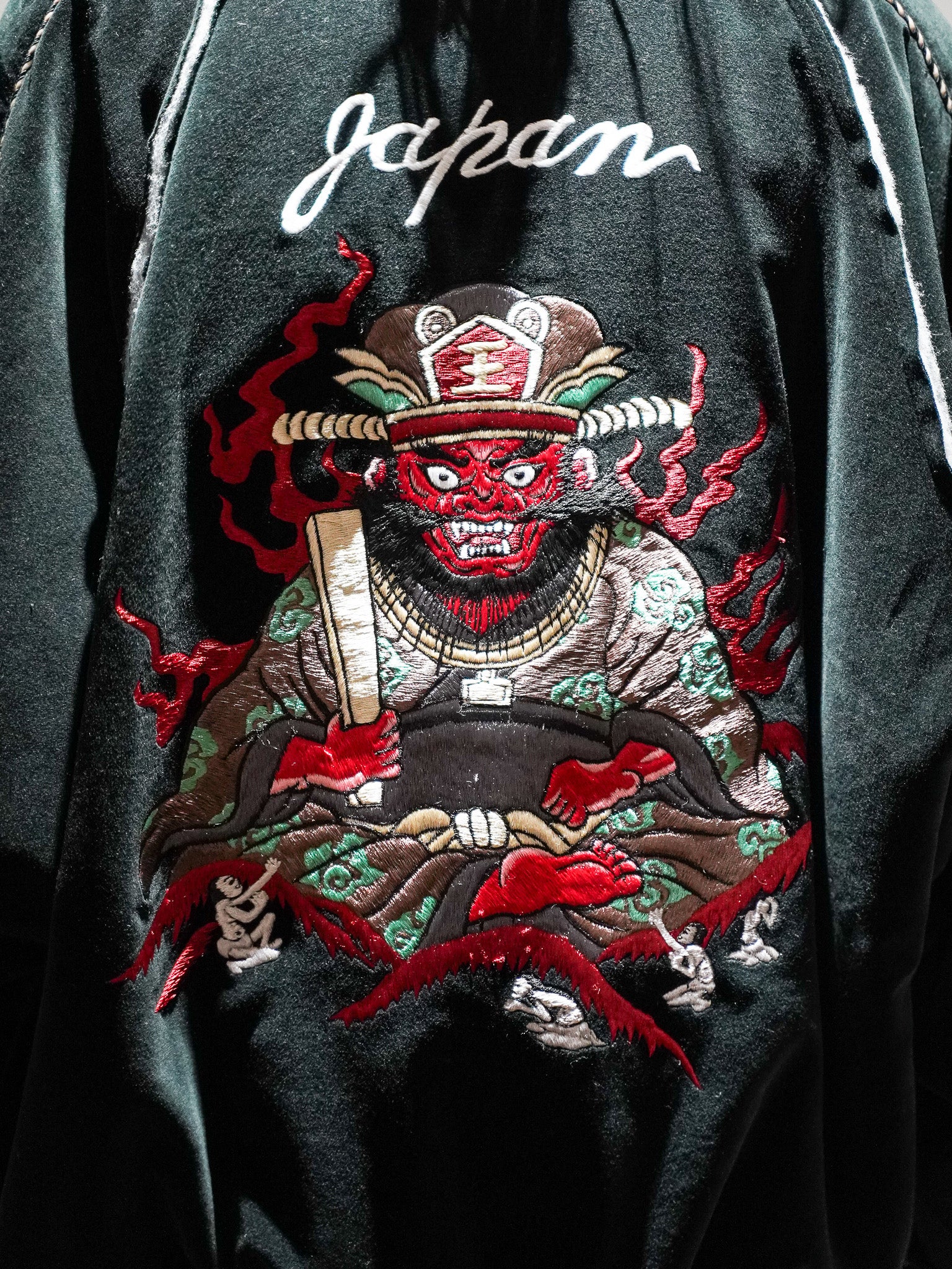 el conductorH VELVETEEN YAMA KING EMBROIDERED SOURVENIR JKT