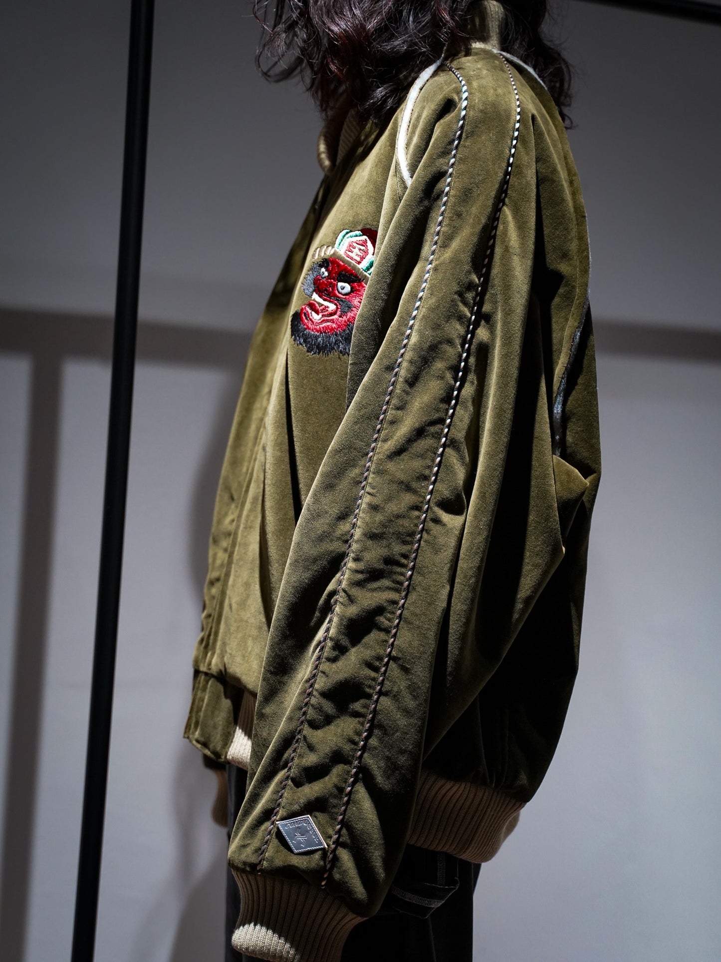 el conductorH VELVETEEN "YAMA KING" EMBROIDERED SOURVENIR JKT