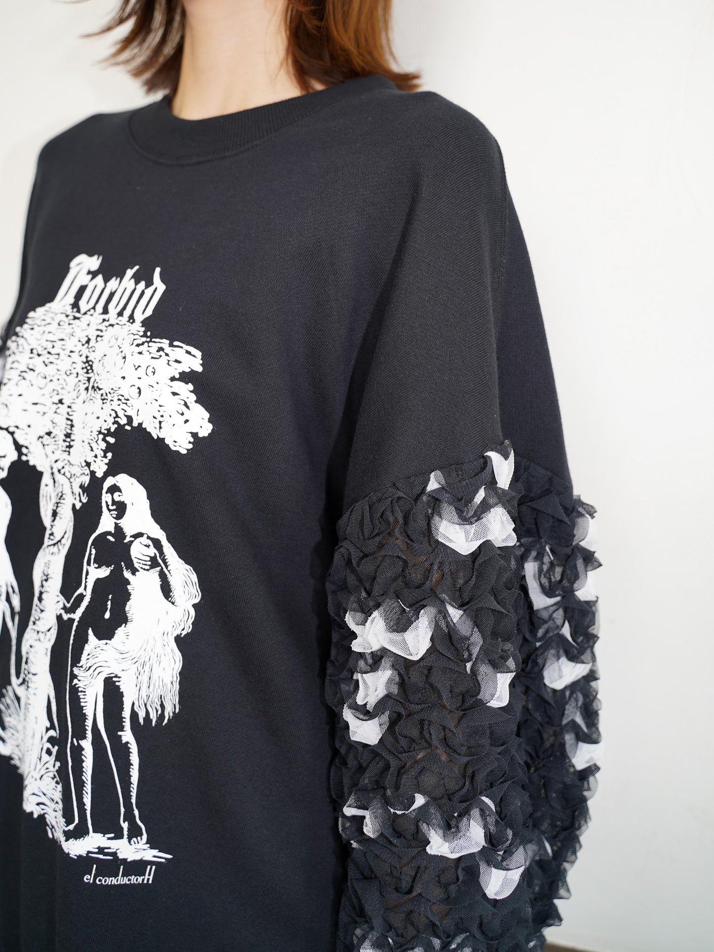 [残り1点] el conductorH BUBBLE FRILL SLEEVE CREW NECK SWEATER