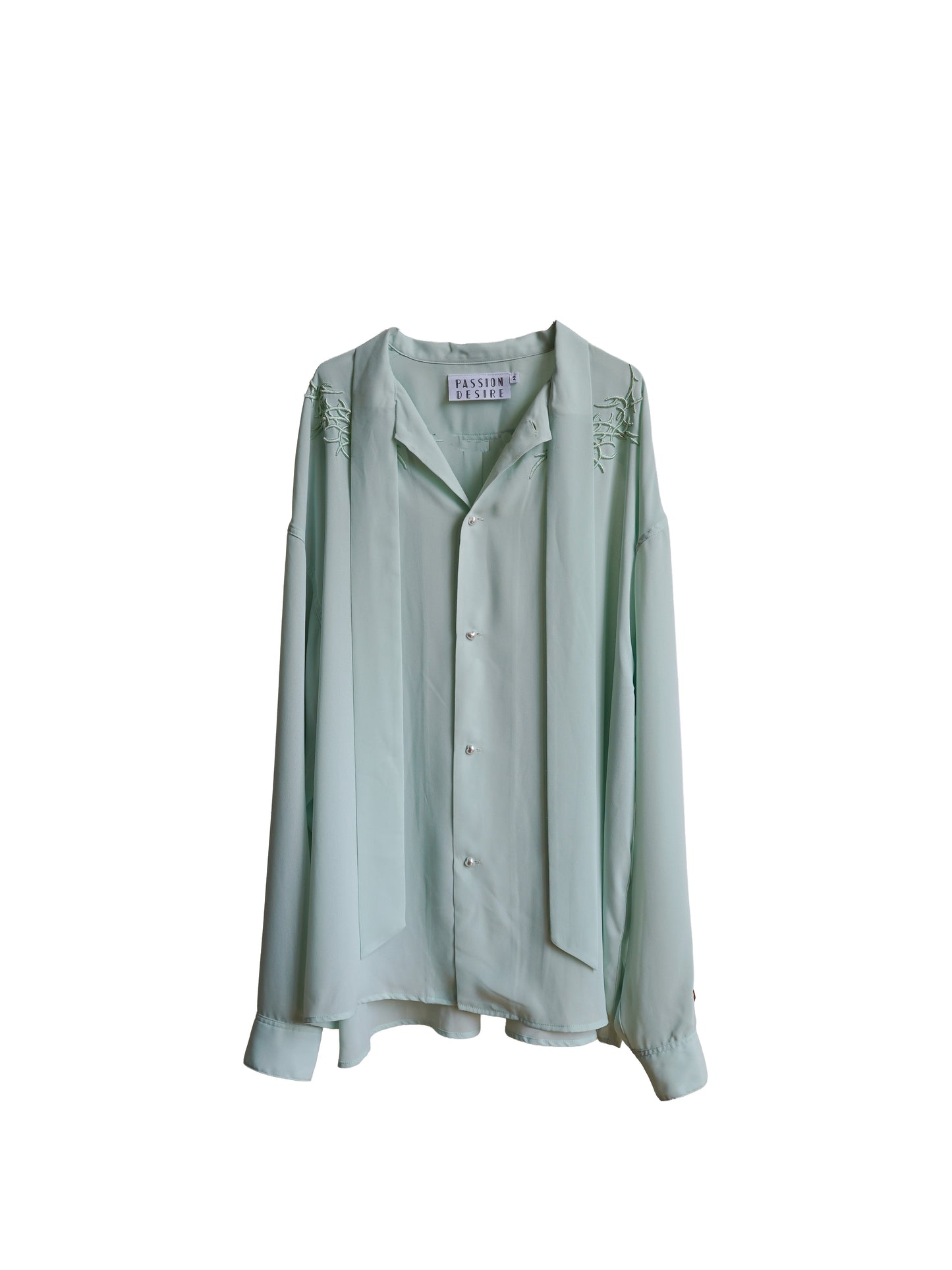 el conductorH 3D EMBROIDERED BOW TIE SHIRT