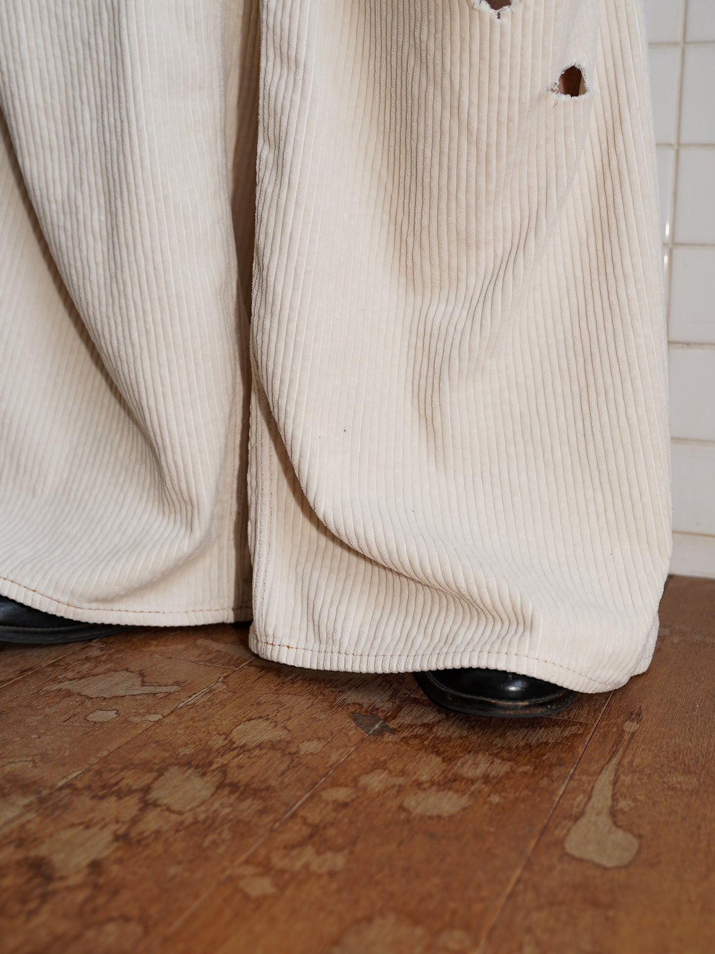 [残り1点] el conductorH DISTRESSED CORDUROY WIDE TROUSERS