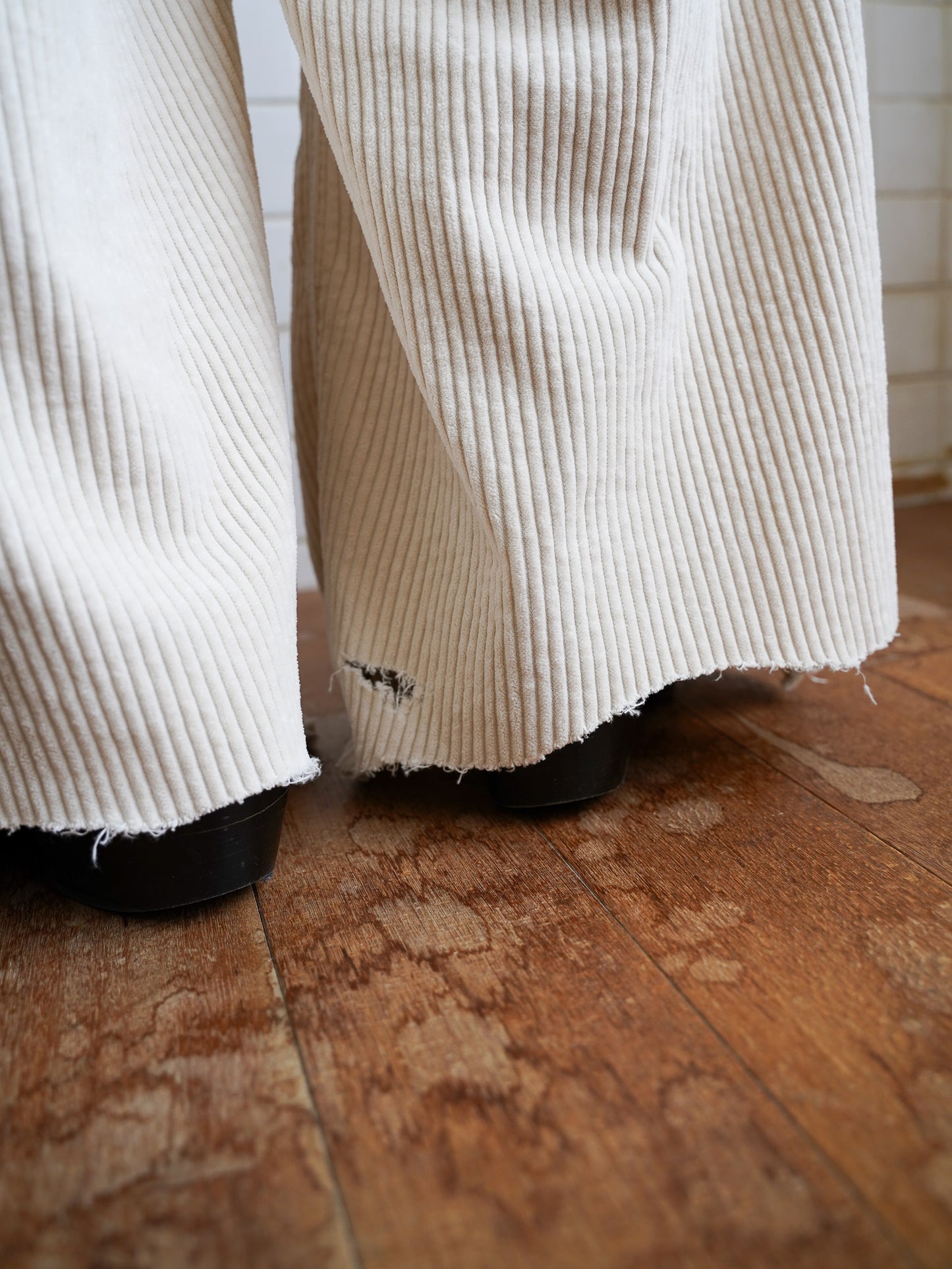 [残り1点] el conductorH DISTRESSED CORDUROY WIDE TROUSERS