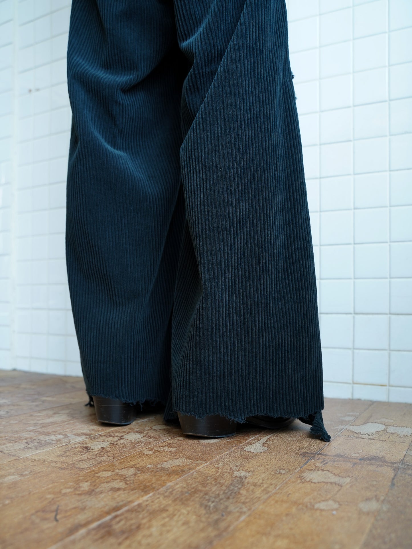 [残り1点] el conductorH DISTRESSED CORDUROY WIDE TROUSERS