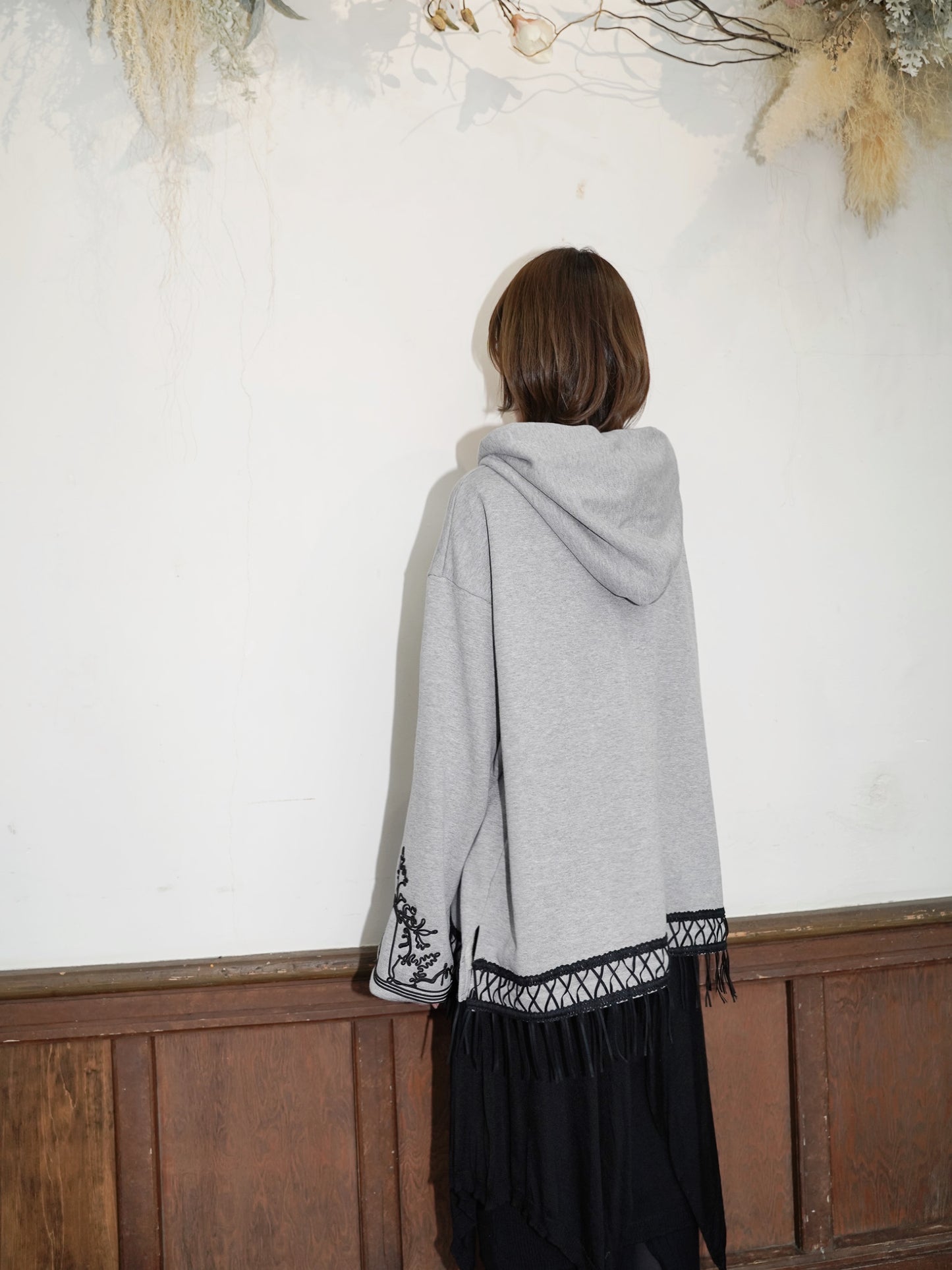 meagratia Embroidery wide hoodie