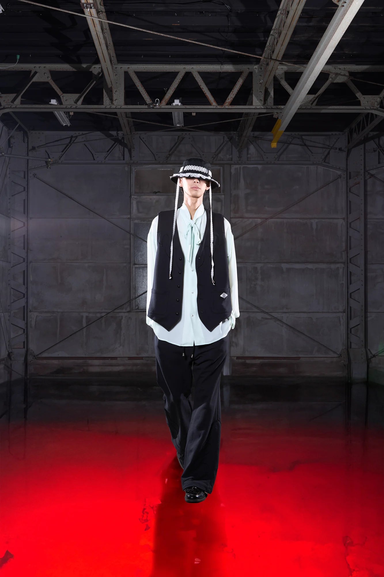 el conductorH 3D EMBROIDERED BOW TIE SHIRT